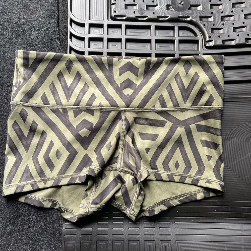 Lululemon bundle of leggings and spandex shorts - Picture 7 of 10